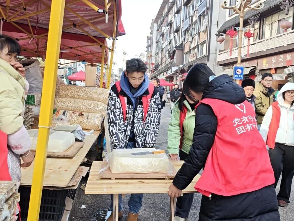 青春在志愿服务中闪光｜云南工商学院学生张驰：返家乡...