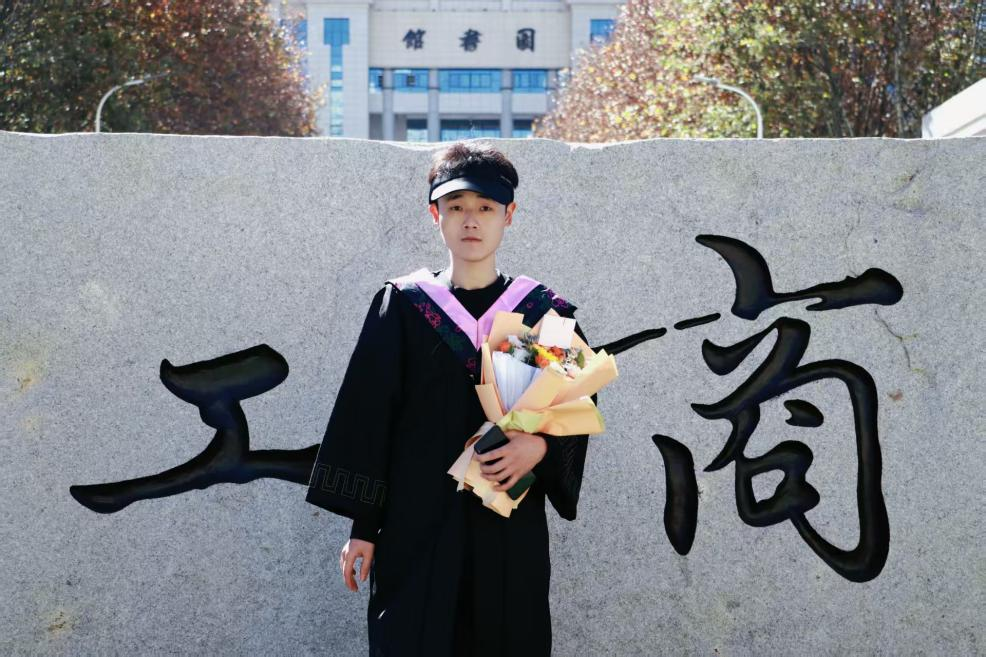 从师范生到人民公仆：云南工商学...